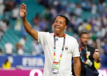 Bubista confirma propostas, mas garante compromisso total com a Seleção Nacional