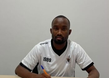 Gilson Paquito renova e continua no Vila Nova