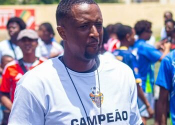Daniel renova e continua no comando do Vila Nova